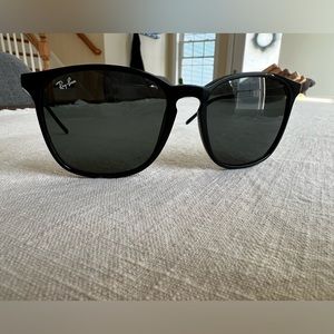 Never worn Rayban RB4387!